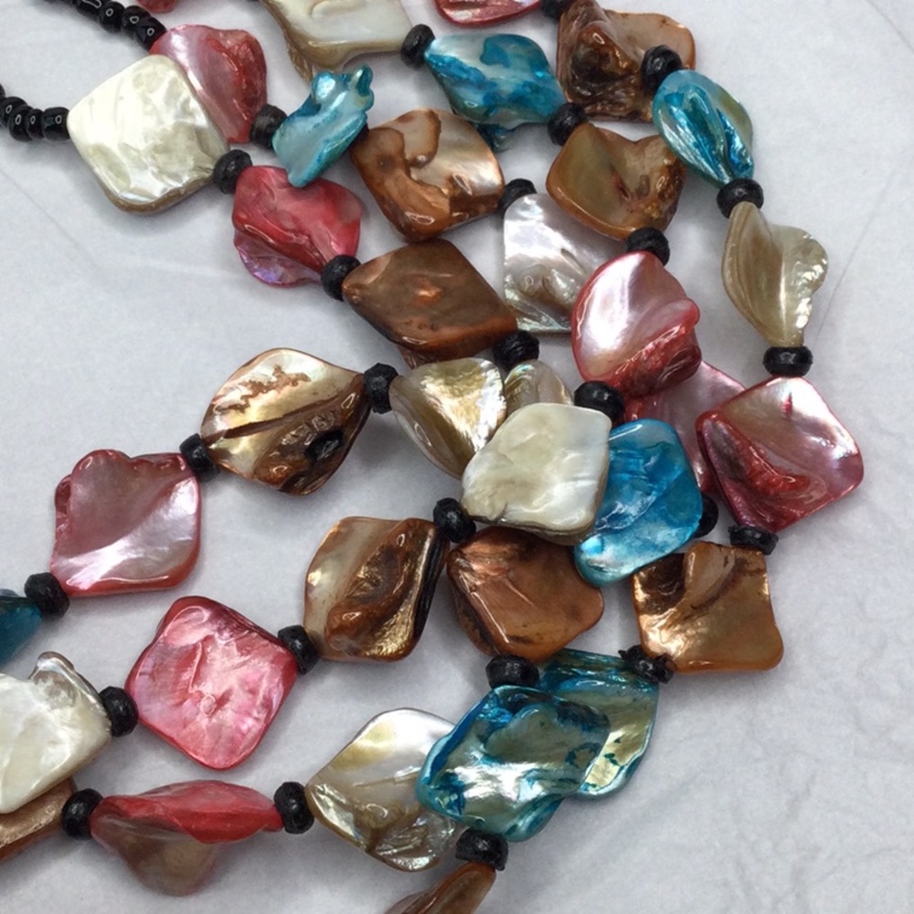 Gorgeous Multistrand/ Multicolor Shell Necklace - image 4